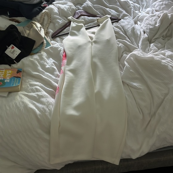 Stunning guess white flower dress - Picture 4 of 6